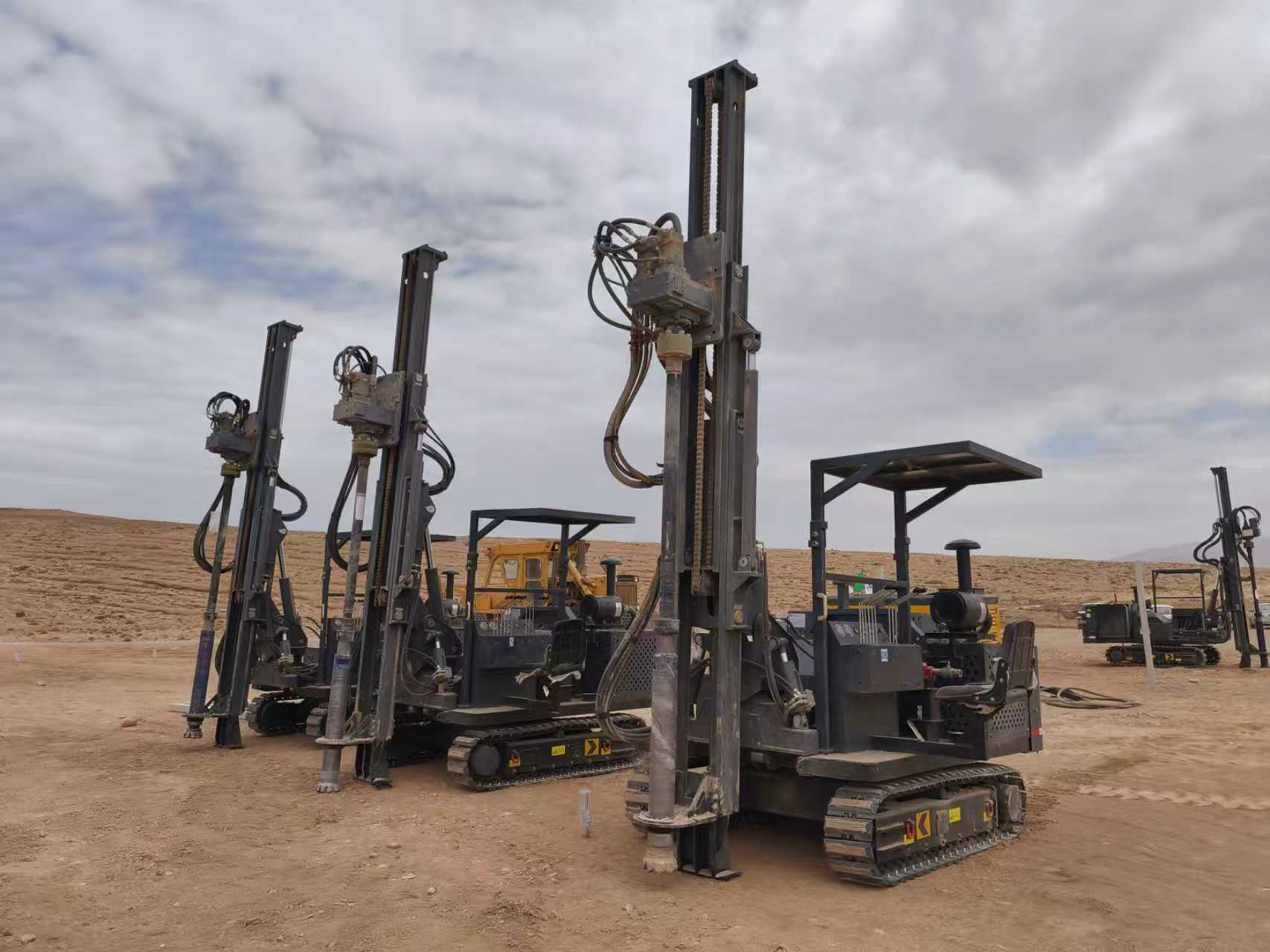 TeZhong Machinery oferece treinamento no local para a SARL RADCO no projeto solar fotovoltaico BBA de 80 MW da Argélia