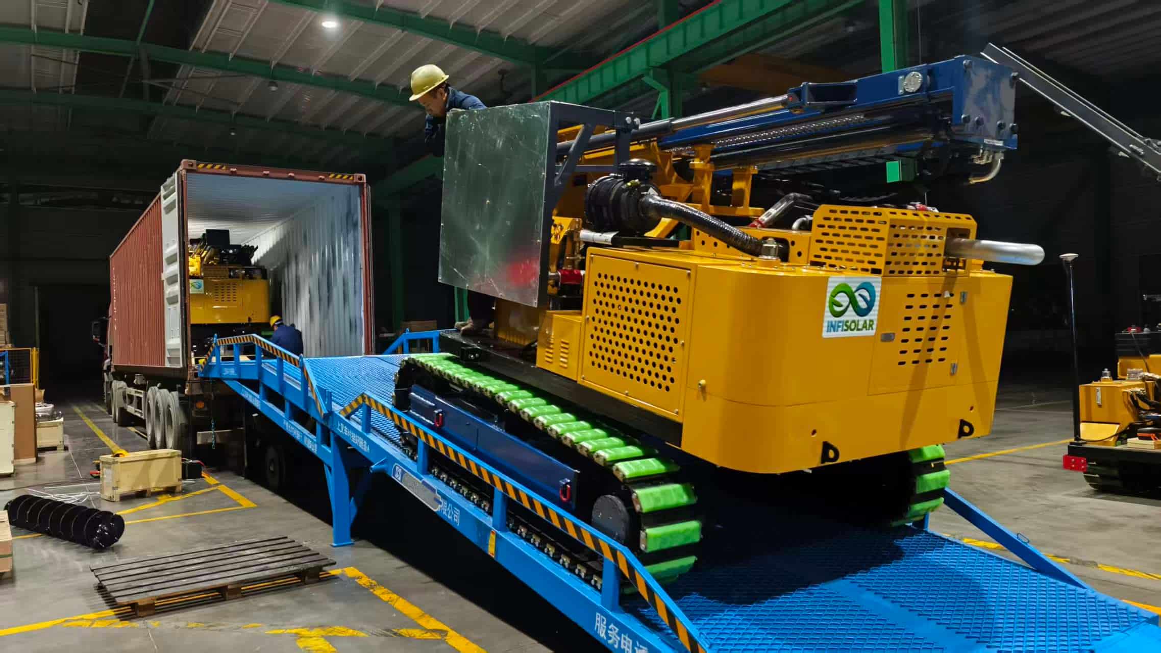 Três bate-estacas solares inteligentes TZ536 personalizadas da TeZhong Machinery foram enviadas para o Egito, aumentando a eficiência de projetos fotovoltaicos.