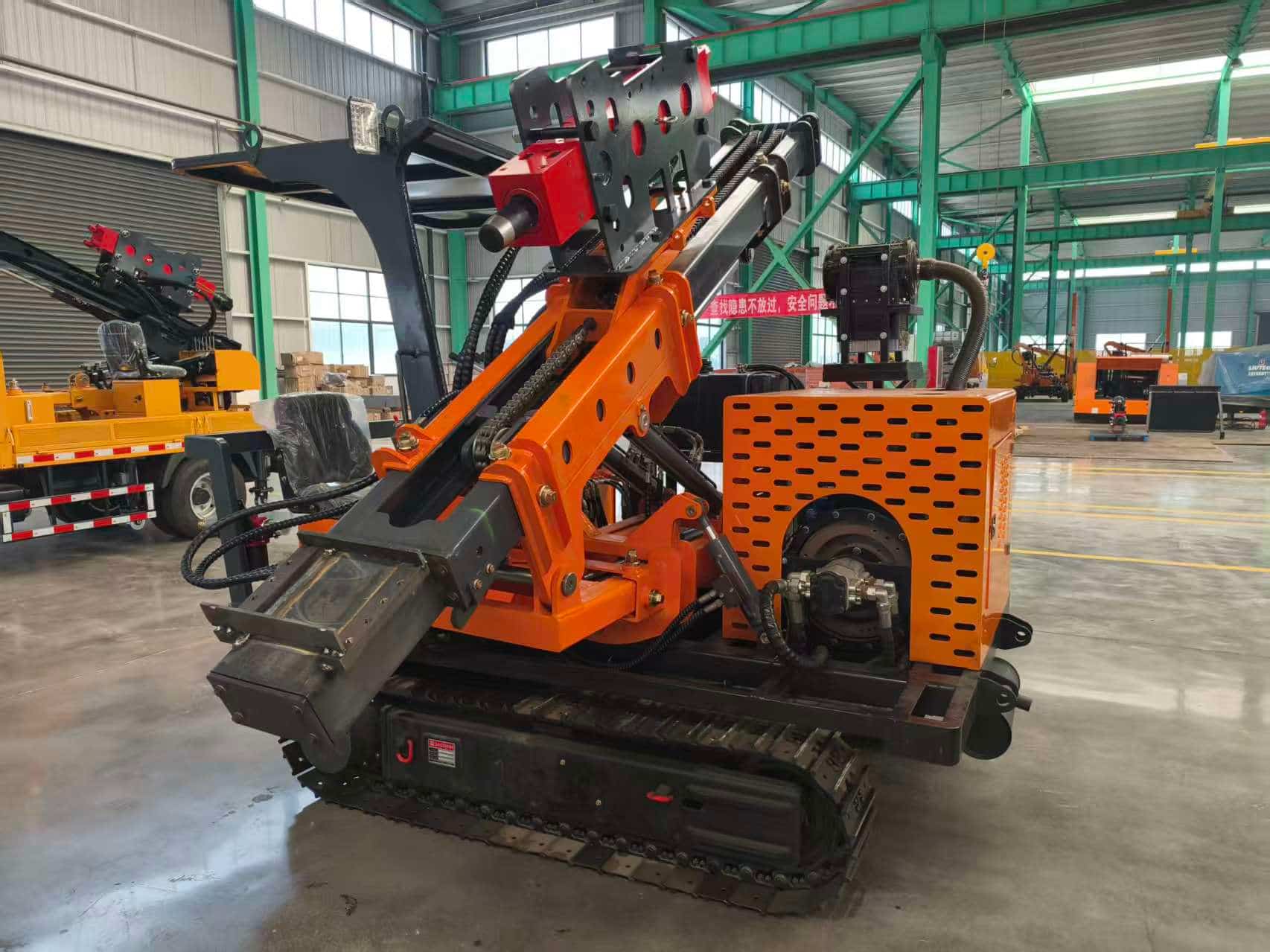 Expansão da infraestrutura no Norte da África: o bate-estacas sobre esteiras TZ585 será enviado para a Argélia.